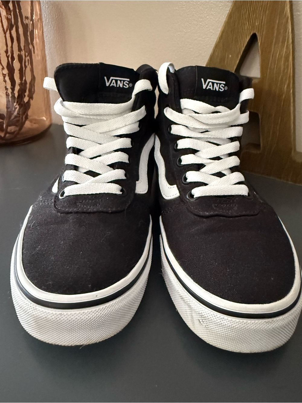 Classic Vans Ward High Top Women’s Sz 8 Black and White Sneakers - Picture 4 of 6